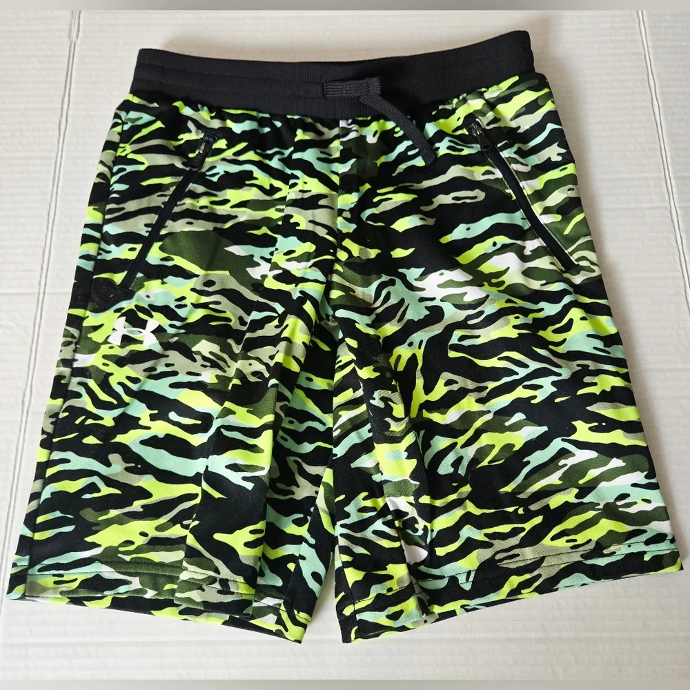 Under‎ Armour Boys YLG Yellow Green Camouflage Pennant Shorts